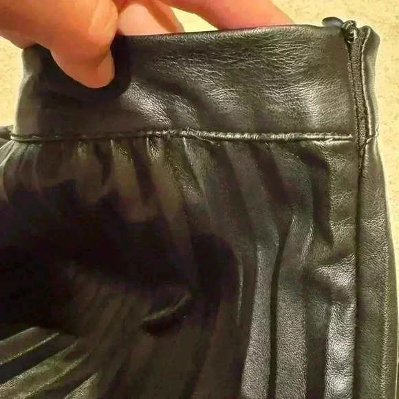 Marc New York, Andrew Mark, Black Pleather Skirt Size Met - Picture 4 of 6